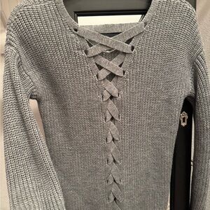 Chic Women's V-Neck Sweater in Gray